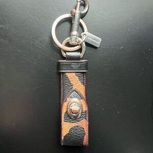 Coach Trigger Snap Leather Keychain
